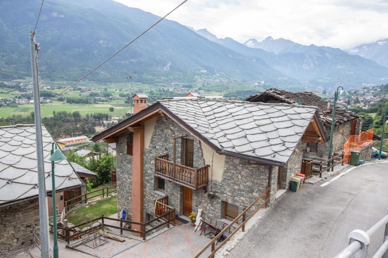 Casa Alpina - Sarre Apartment Aosta Bagian luar foto