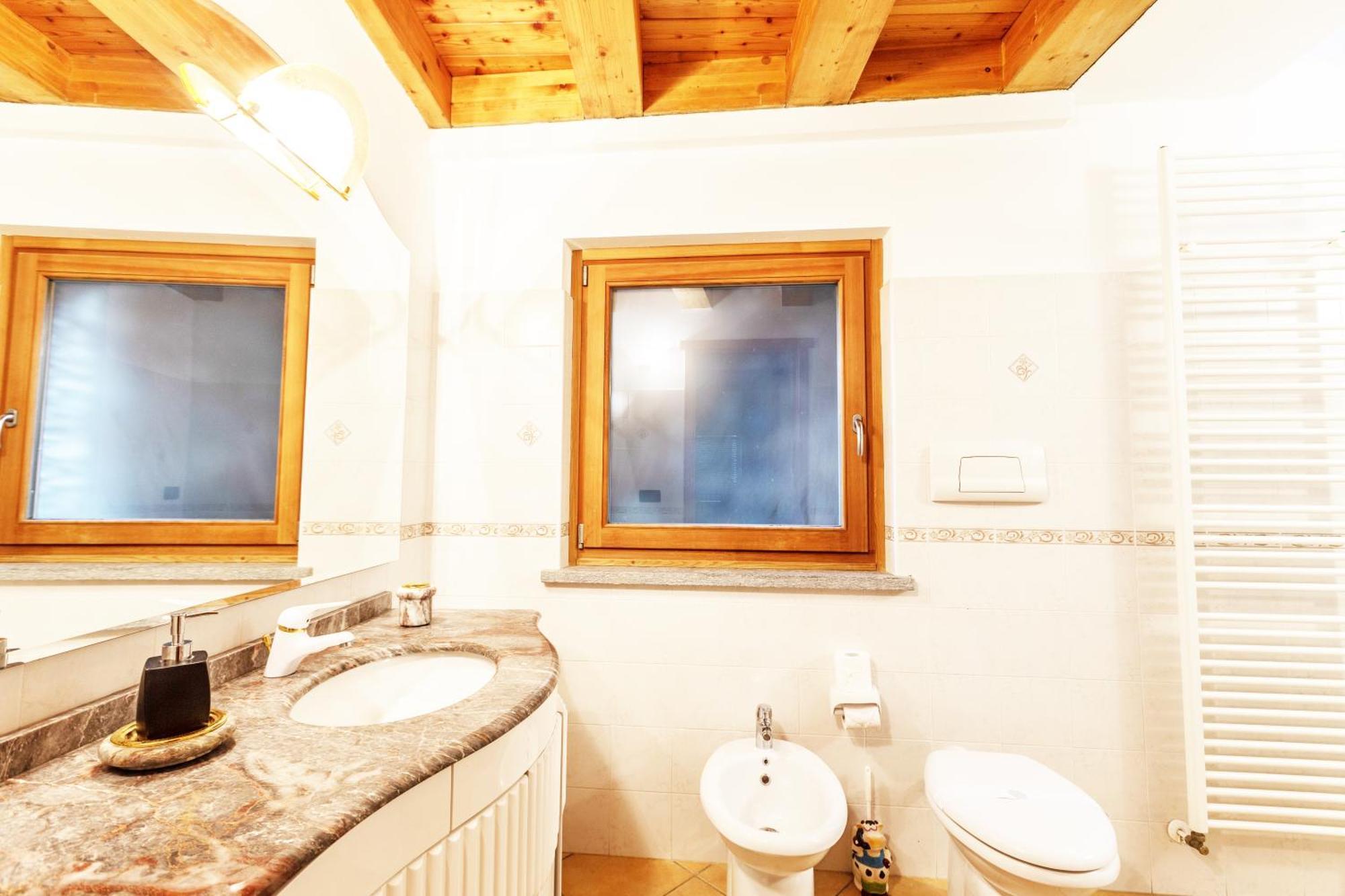 Casa Alpina - Sarre Apartment Aosta Ruang foto