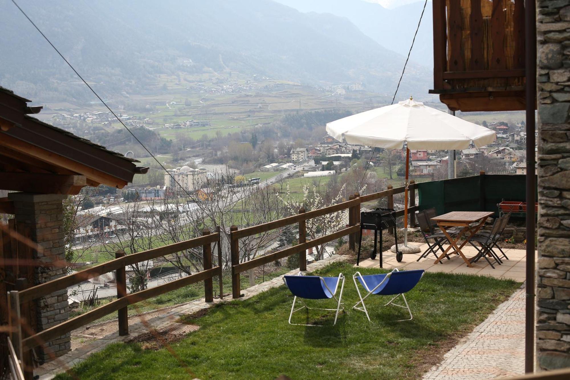 Casa Alpina - Sarre Apartment Aosta Ruang foto