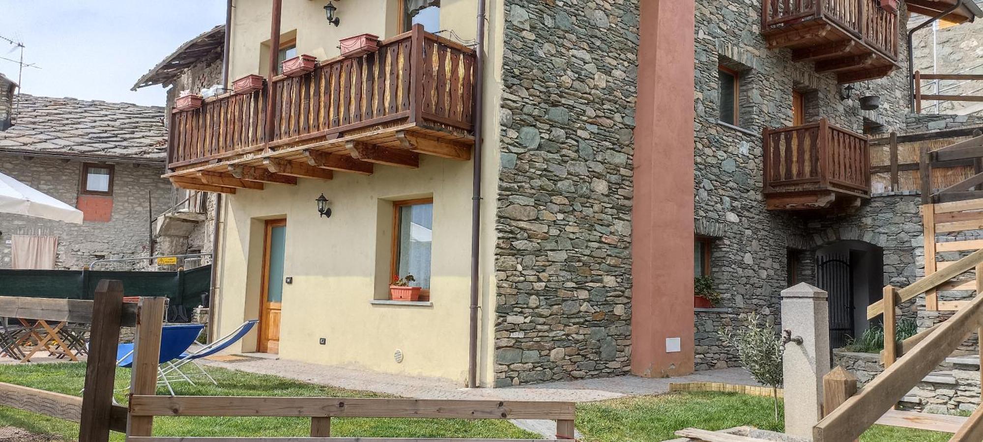 Casa Alpina - Sarre Apartment Aosta Ruang foto