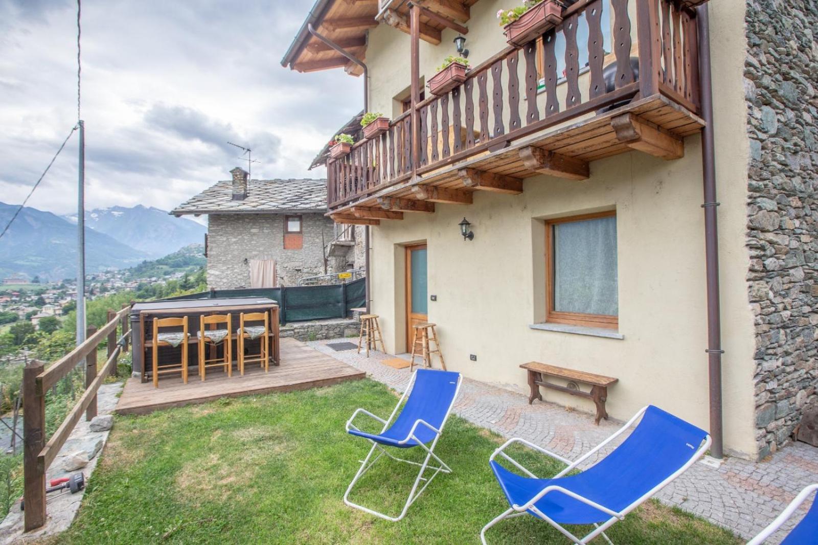 Casa Alpina - Sarre Apartment Aosta Ruang foto